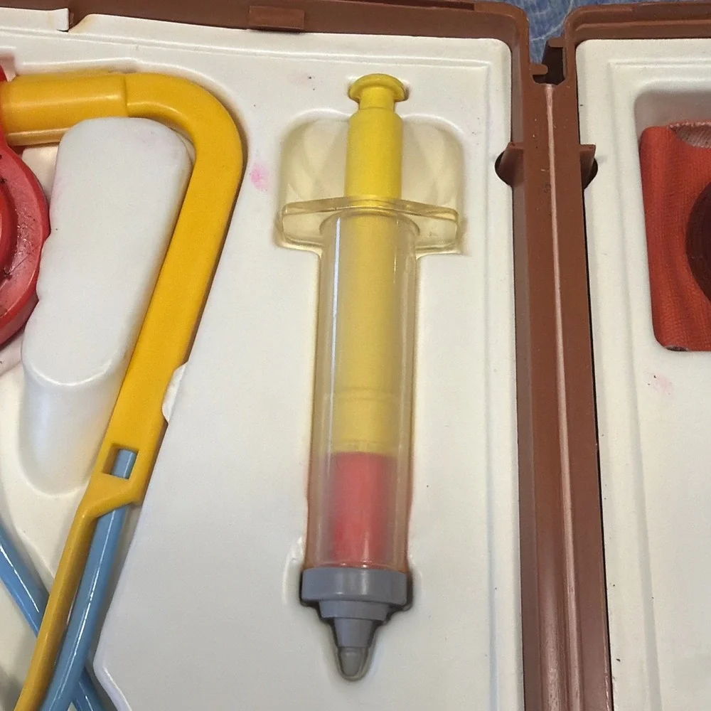 Fisher Price Medical Kit #936 "Complete" Good Condition Set ~ Vintage 1977 USA - Picture 13 of 14